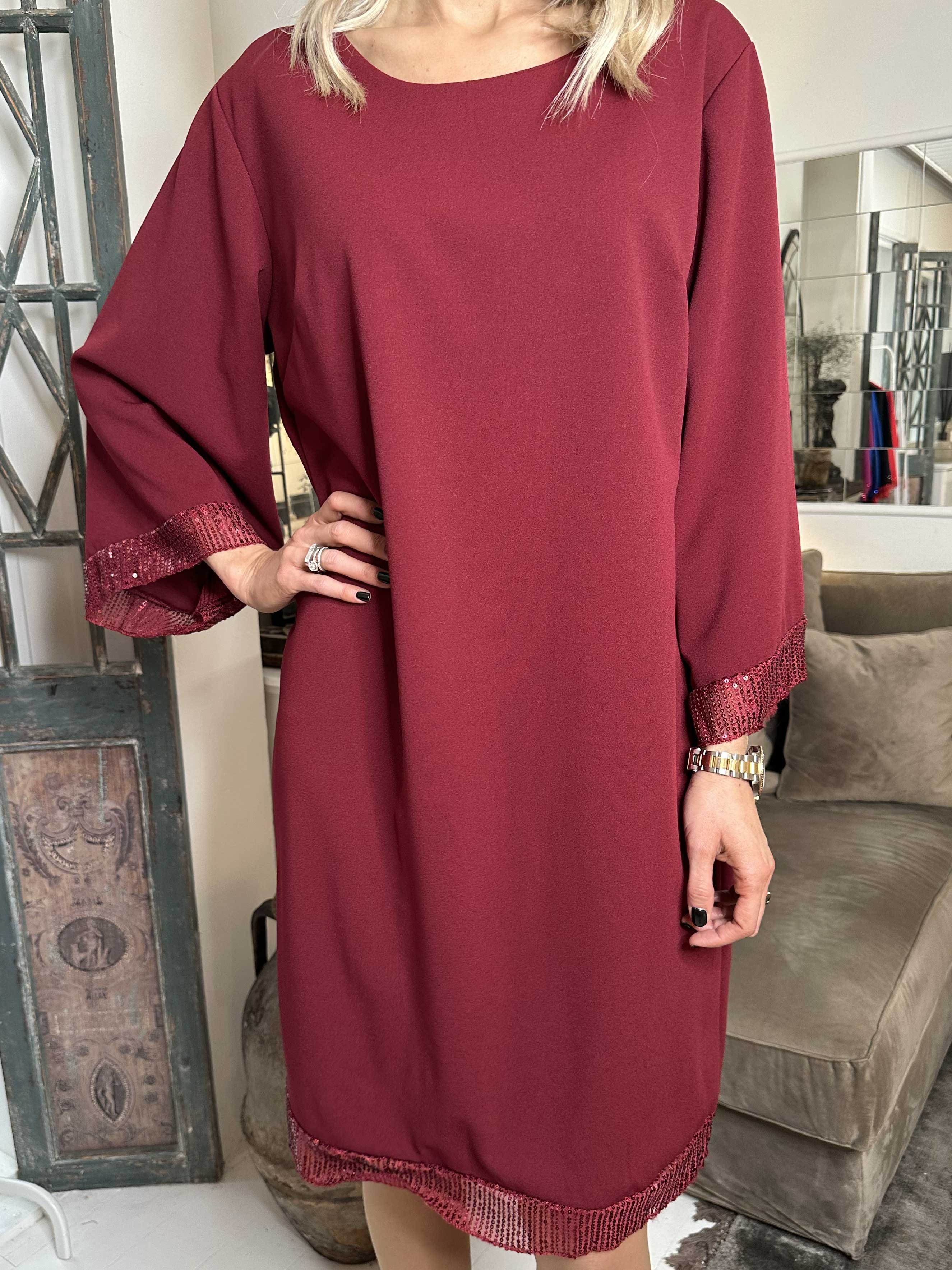 Lanza - Fin klänning detaljerad med paljettkanter